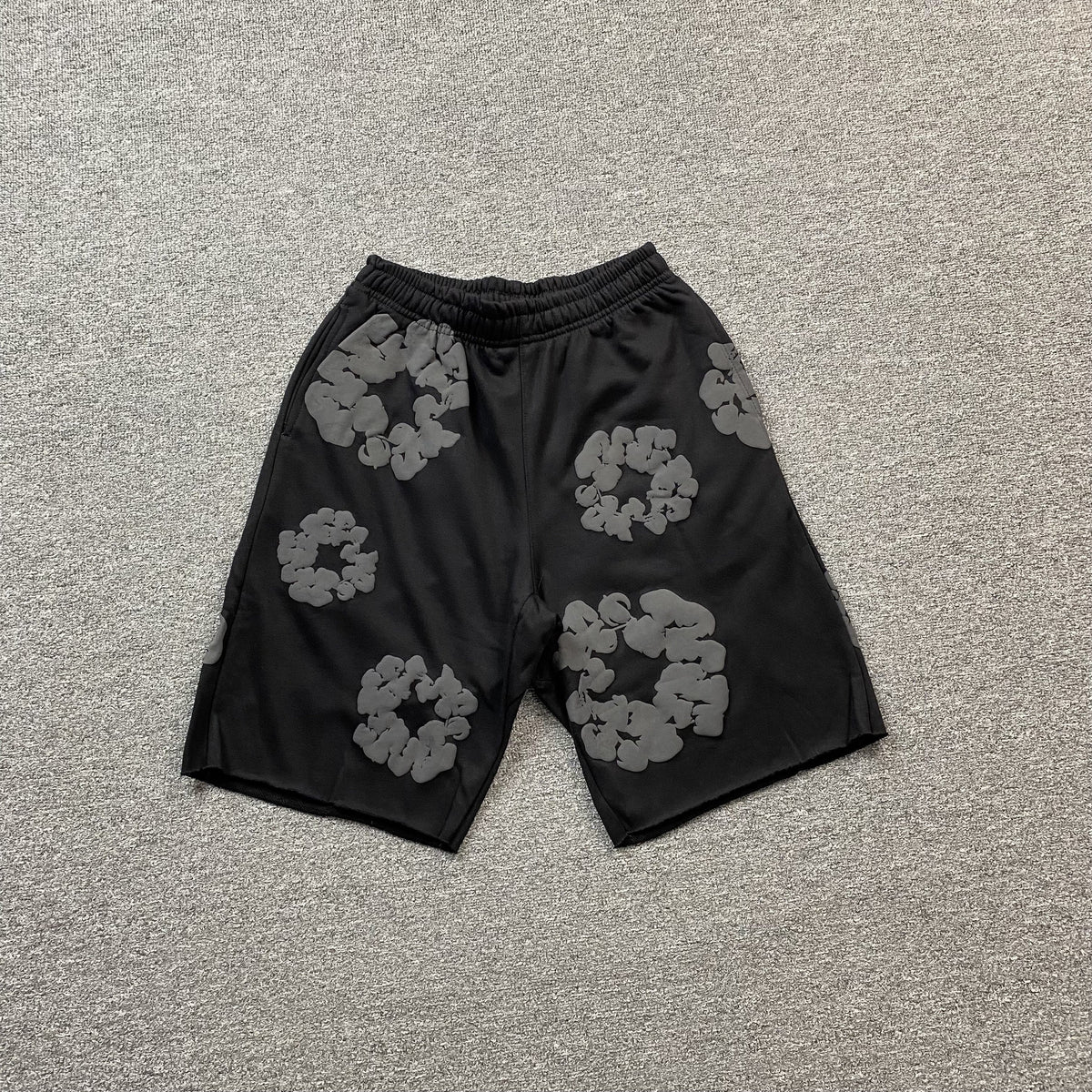 DENIM TEARS COTTON WREATH SHORTS MONOCHROME BLACK - netstar®