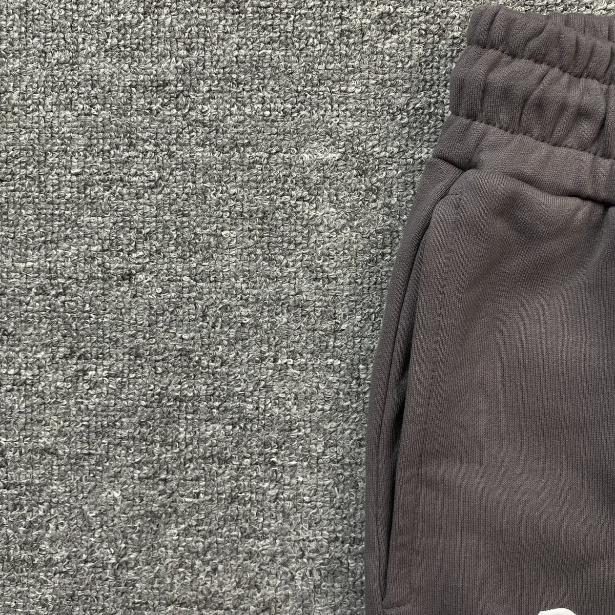 DENIM TEARS COTTON WREATH SWEATPANTS OLIVE - netstar