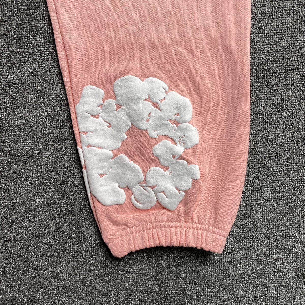DENIM TEARS COTTON WREATH SWEATPANTS PEACH - netstar
